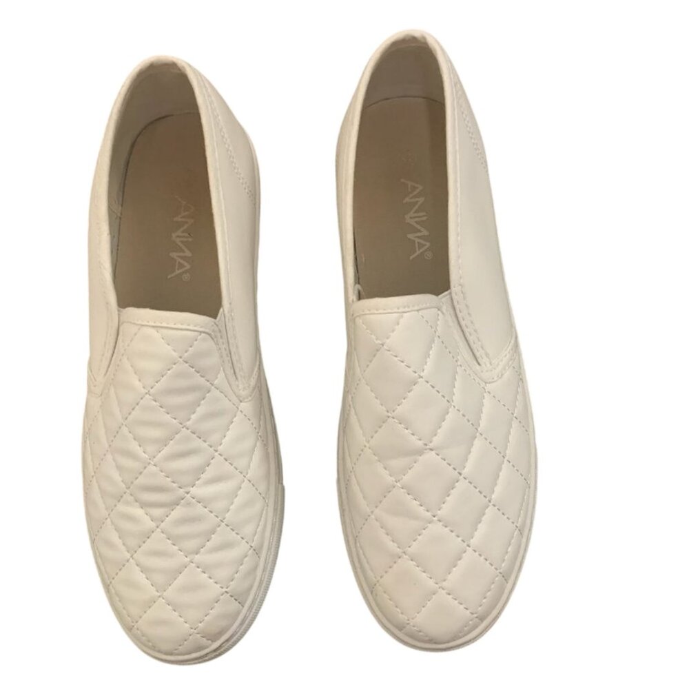 ANNA SLICK WHITE QUILTED SLIP ON SNEAKERS 8.5-EUC
